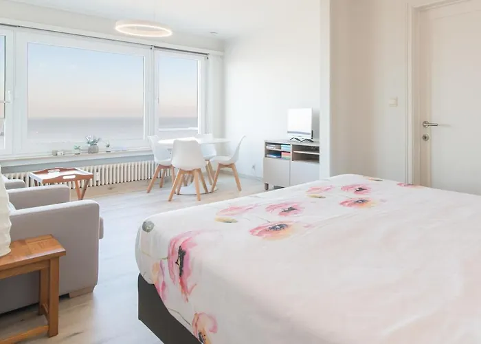 Lecomte - The Shoreline 95 Apartment