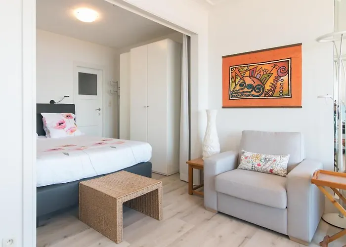 Lecomte - The Shoreline 95 Apartment *